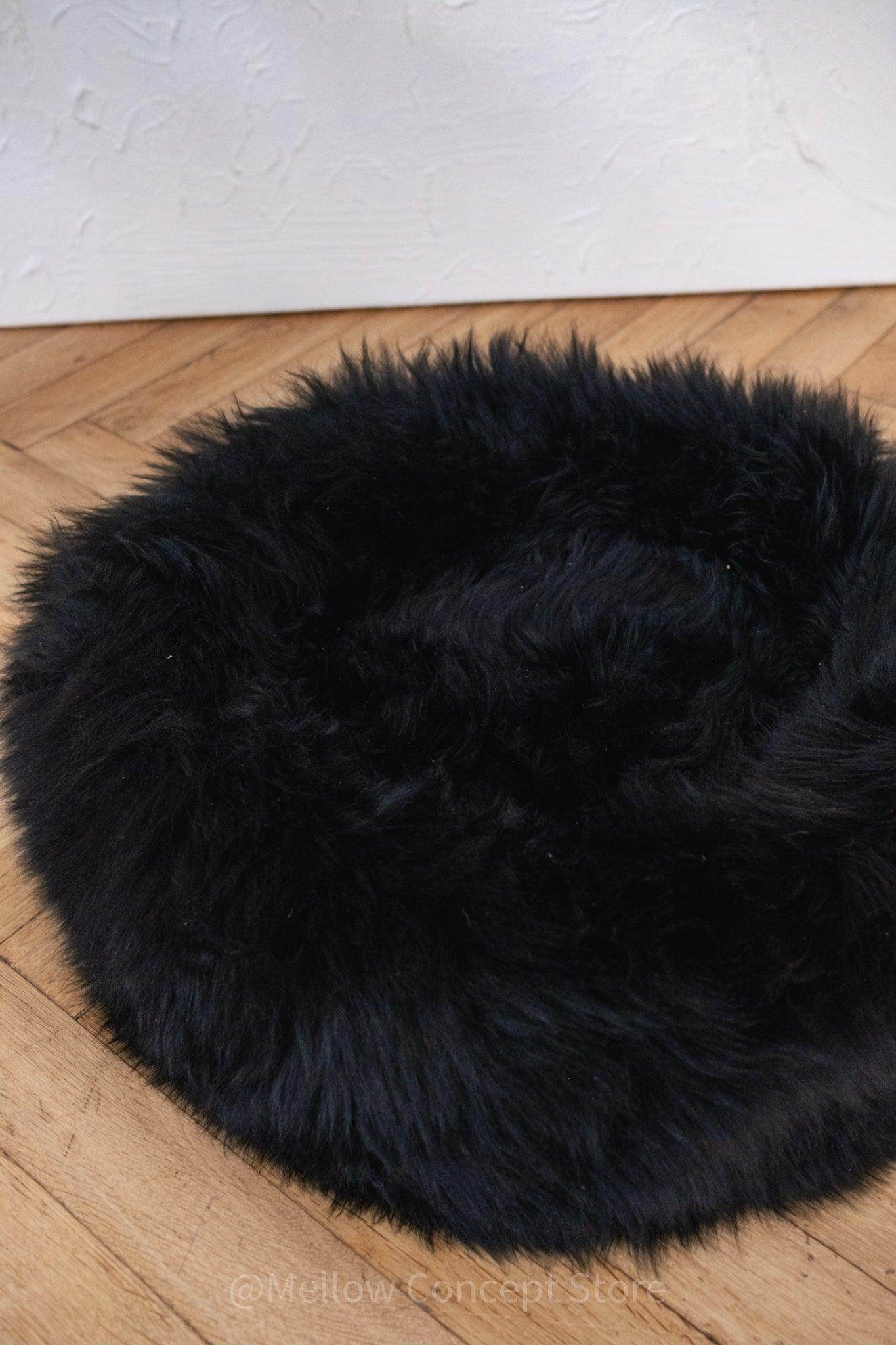 Round Natural Sheepskin Pet Bed - Black - Nai Pet Store
